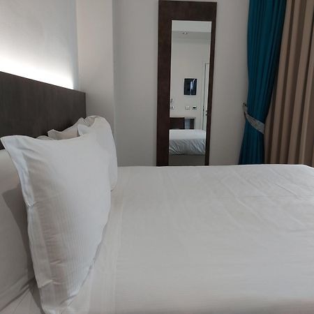 Phi Hotel Milano Baranzate Esterno foto