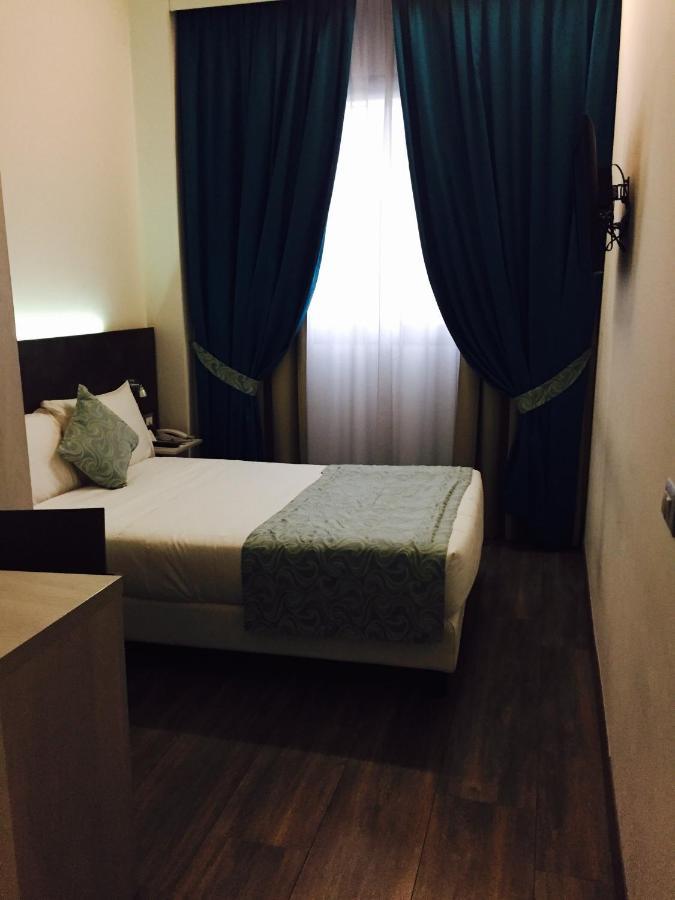 Phi Hotel Milano Baranzate Esterno foto