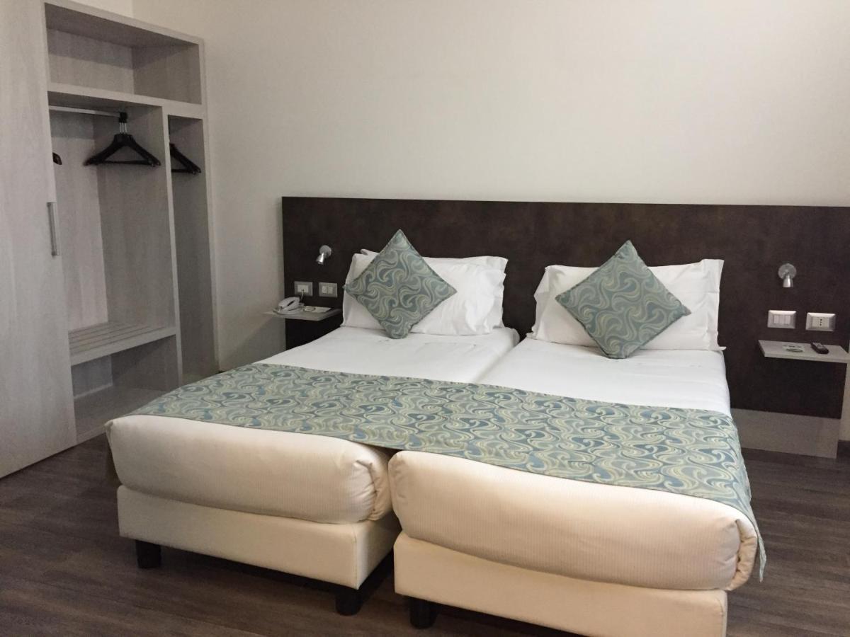 Phi Hotel Milano Baranzate Esterno foto