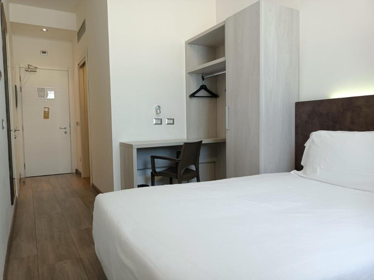 Phi Hotel Milano Baranzate Esterno foto