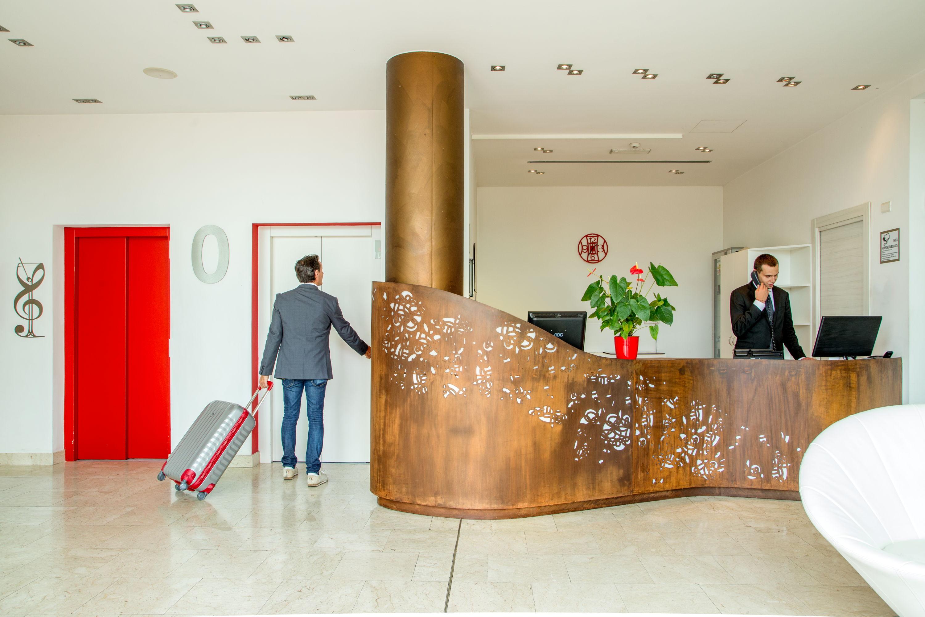 Phi Hotel Milano Baranzate Esterno foto