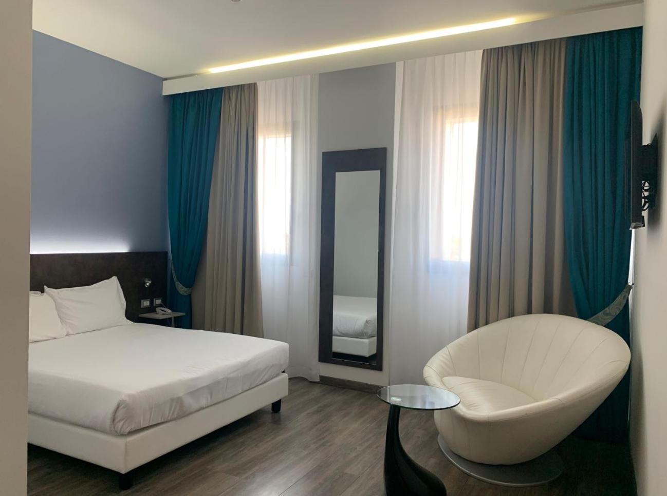 Phi Hotel Milano Baranzate Esterno foto