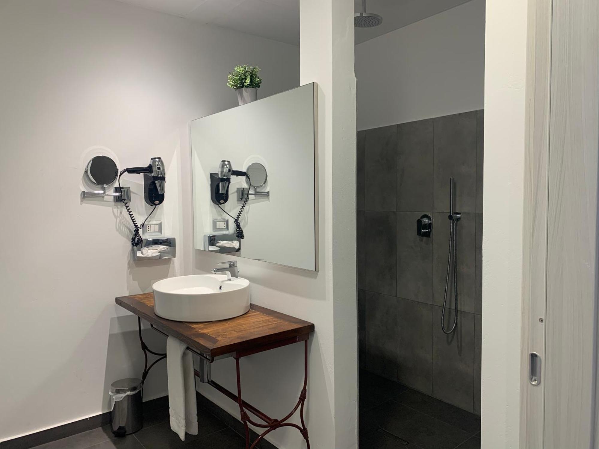 Phi Hotel Milano Baranzate Esterno foto