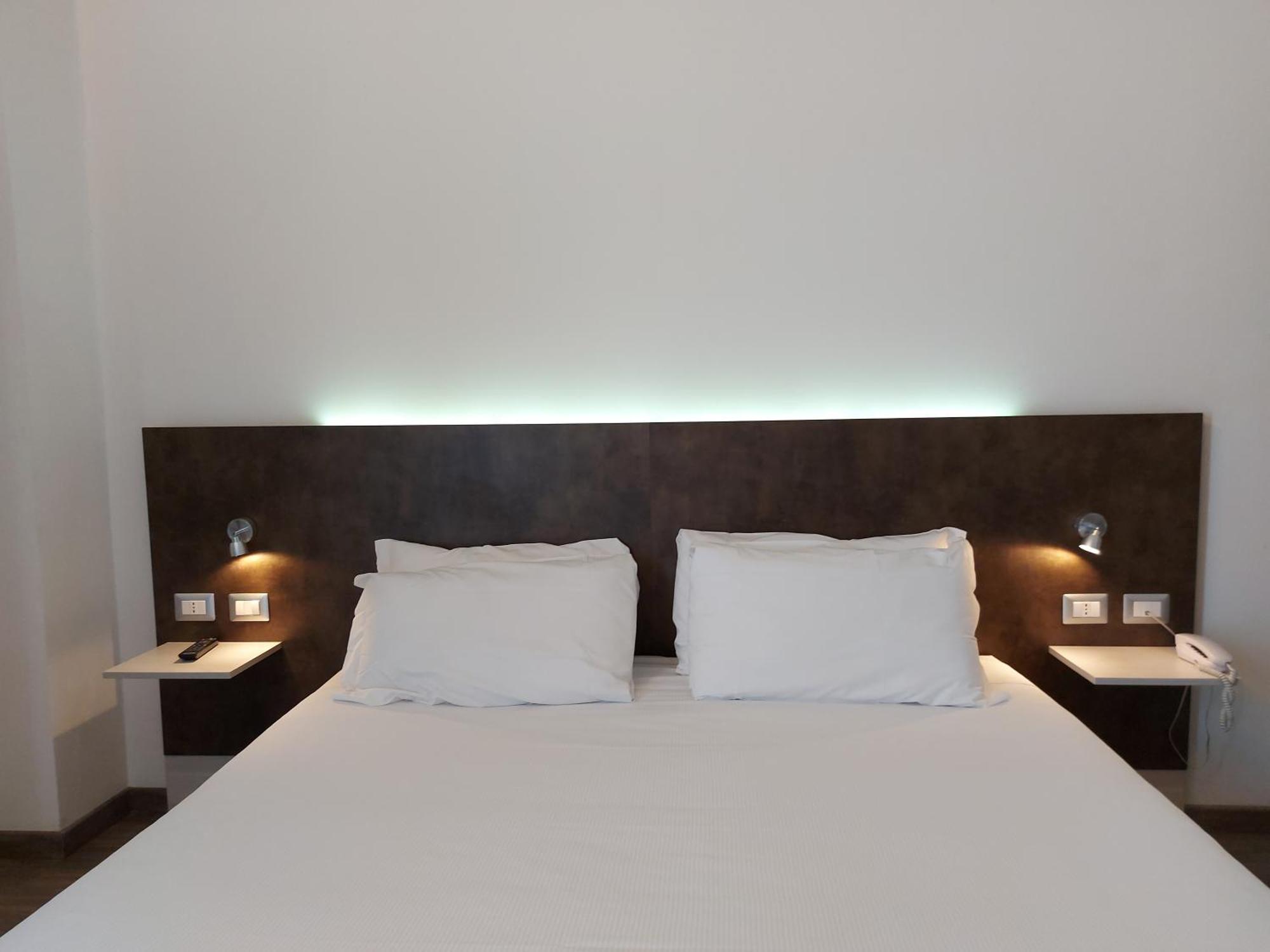 Phi Hotel Milano Baranzate Esterno foto