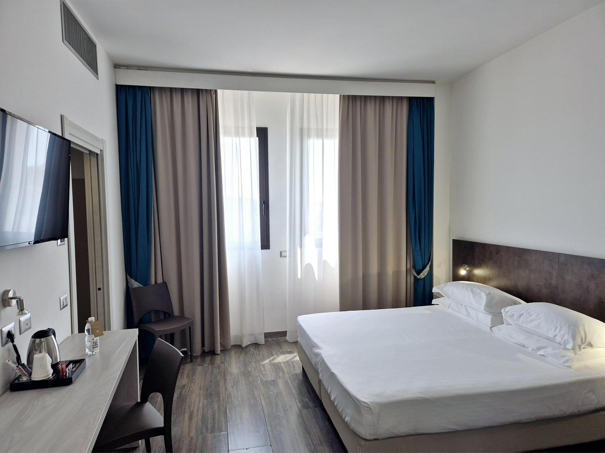 Phi Hotel Milano Baranzate Esterno foto