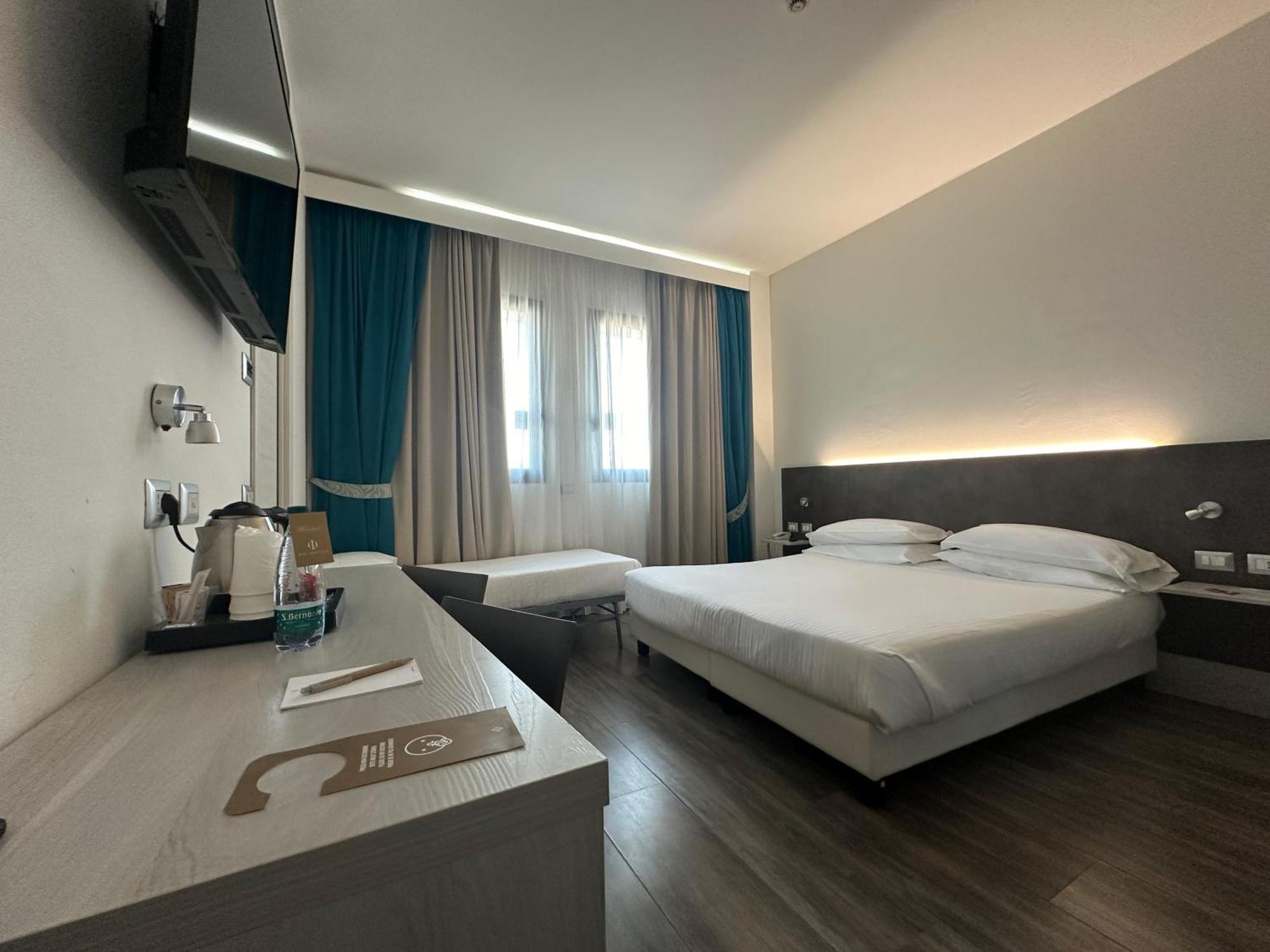 Phi Hotel Milano Baranzate Esterno foto