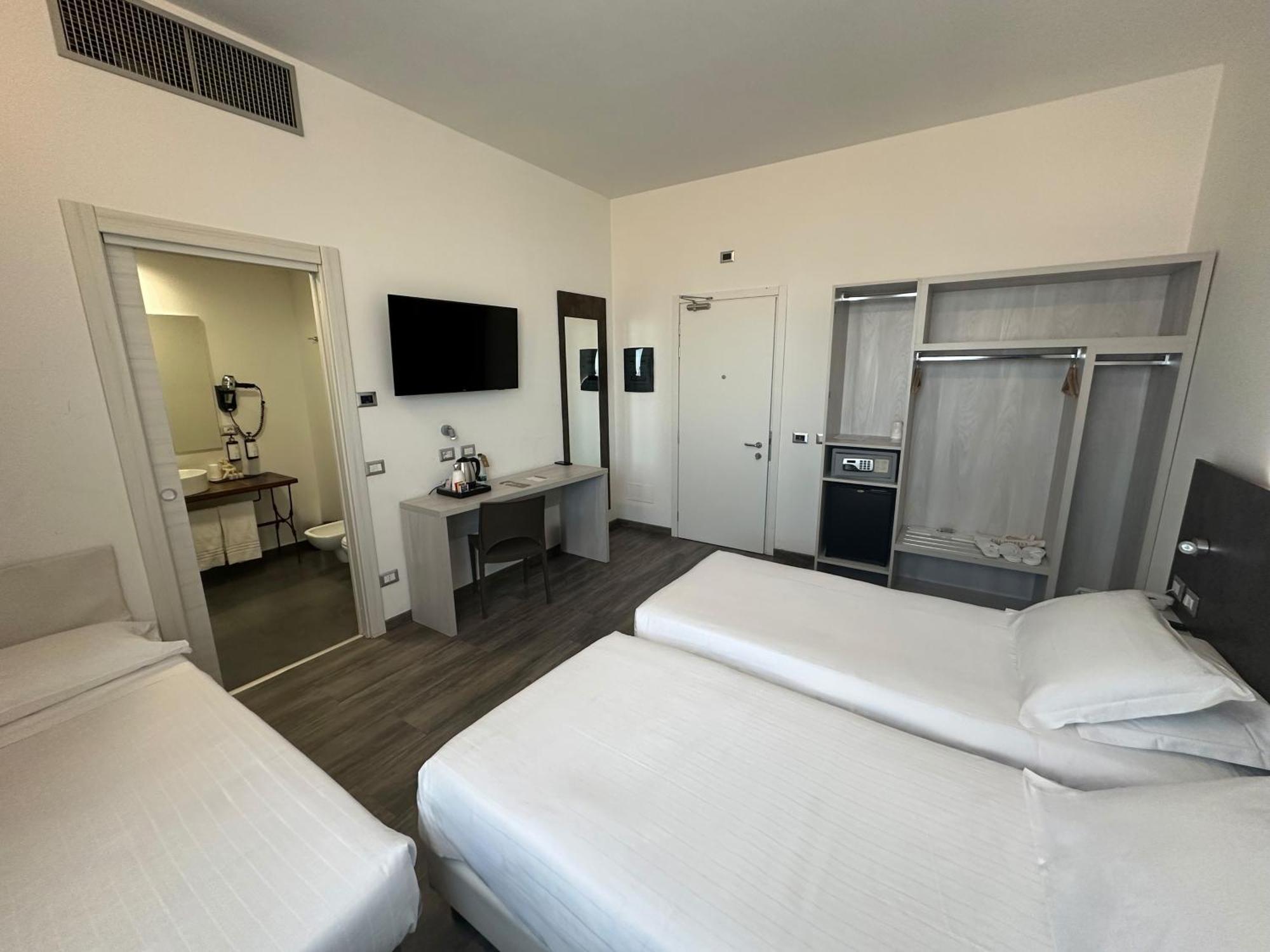 Phi Hotel Milano Baranzate Esterno foto