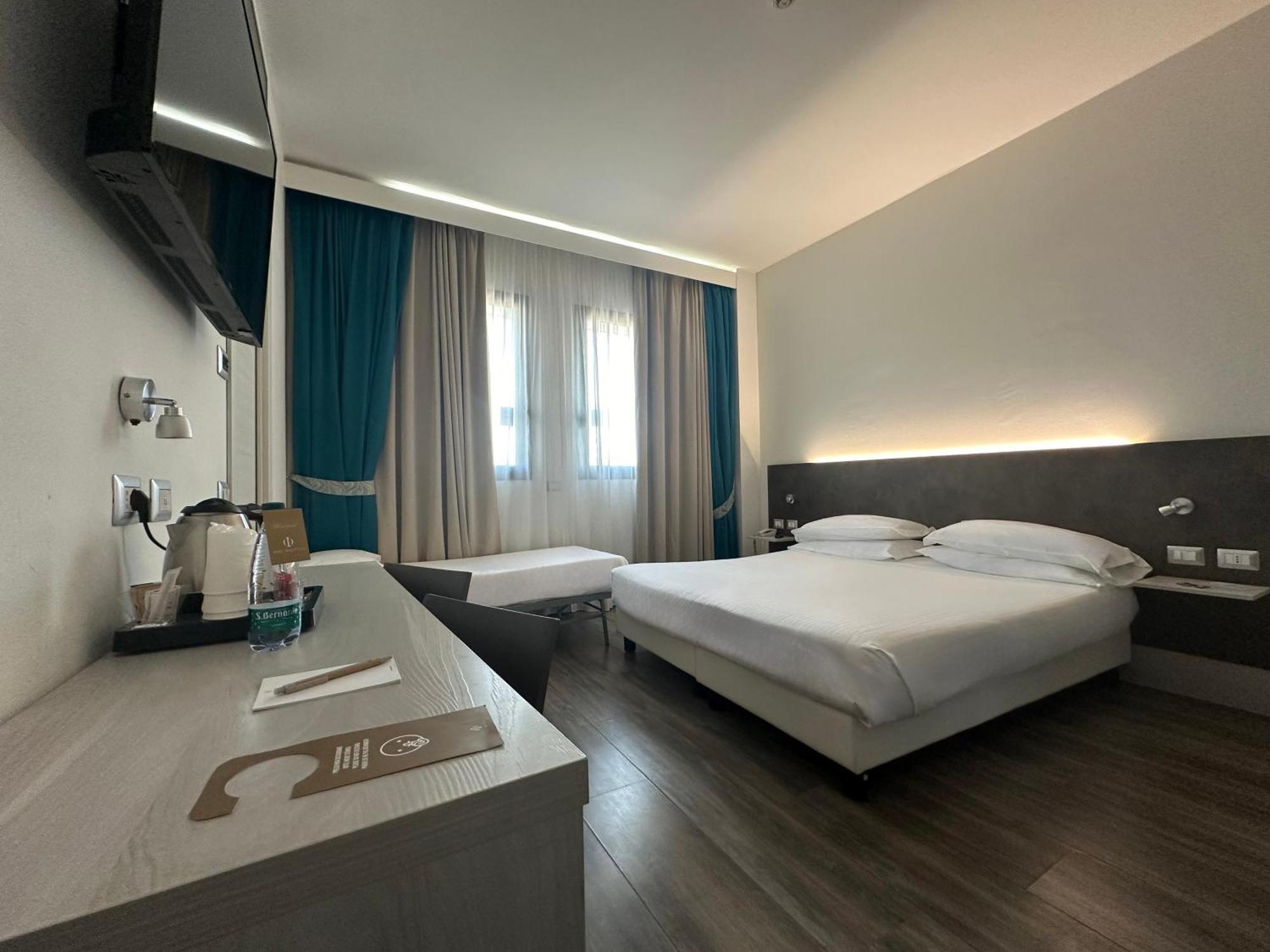 Phi Hotel Milano Baranzate Esterno foto