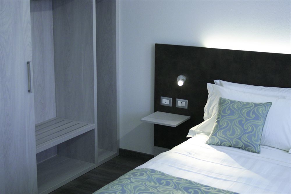 Phi Hotel Milano Baranzate Esterno foto