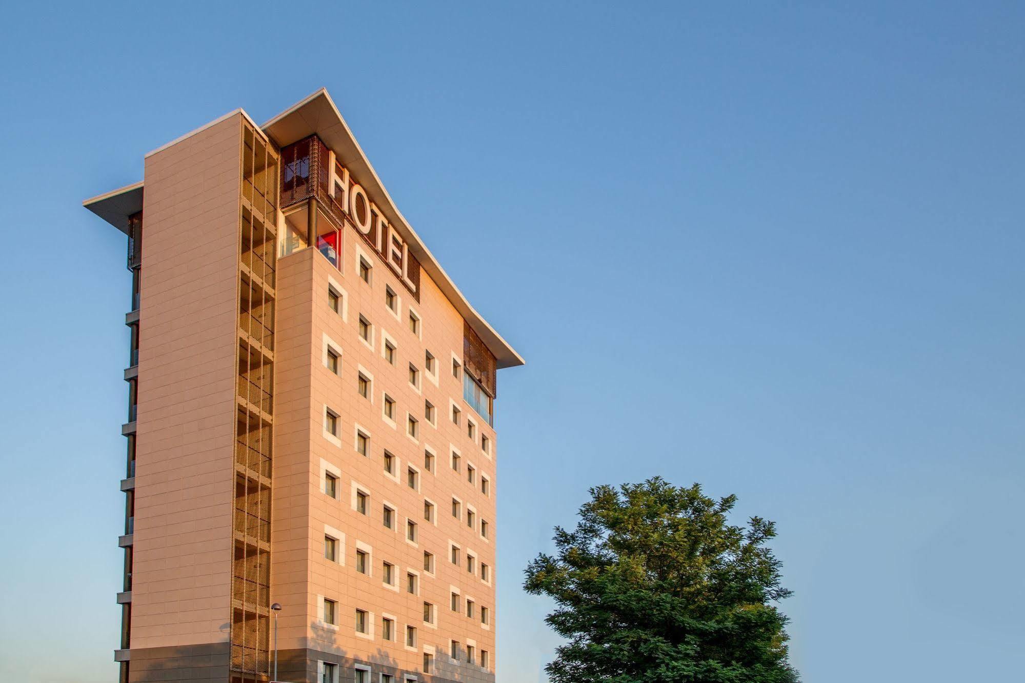 Phi Hotel Milano Baranzate Esterno foto